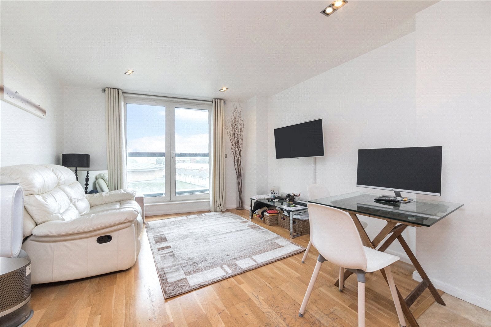 Flat Limeharbour in Greater London