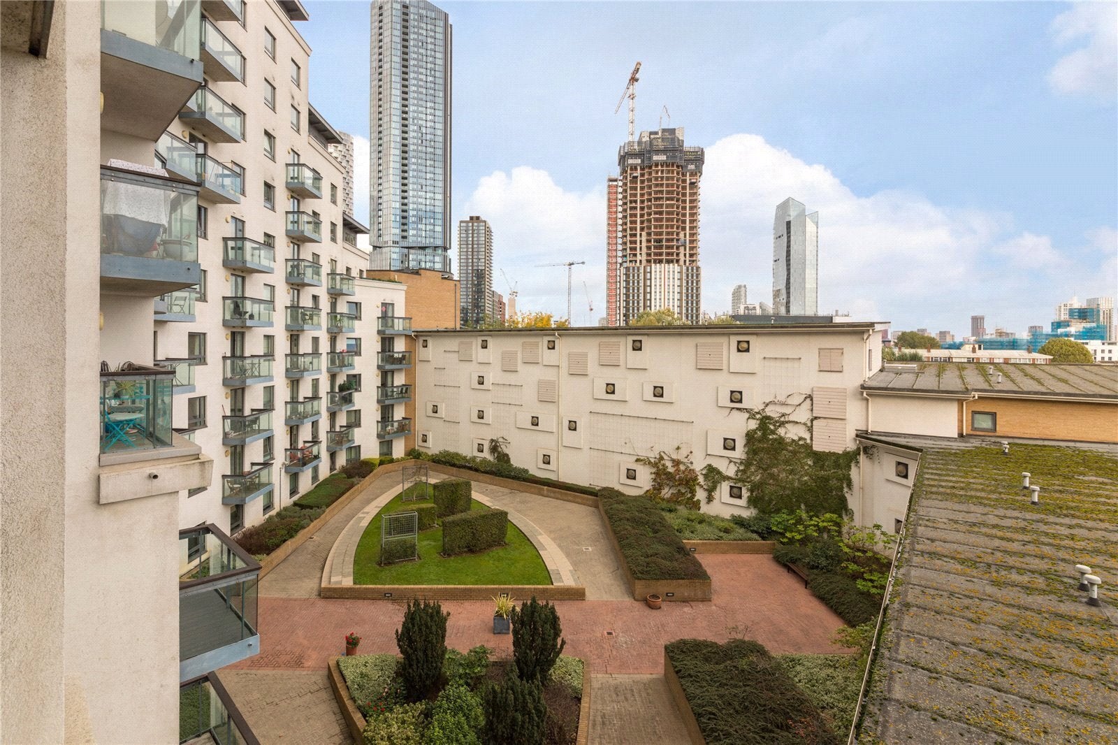 Flat Limeharbour in Greater London