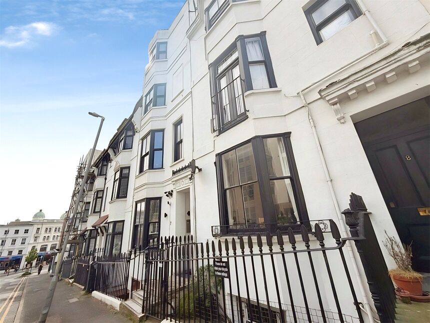 Flat Queen's Square in Brighton