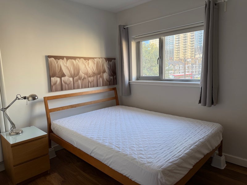 Room Manchester Road in Greater London