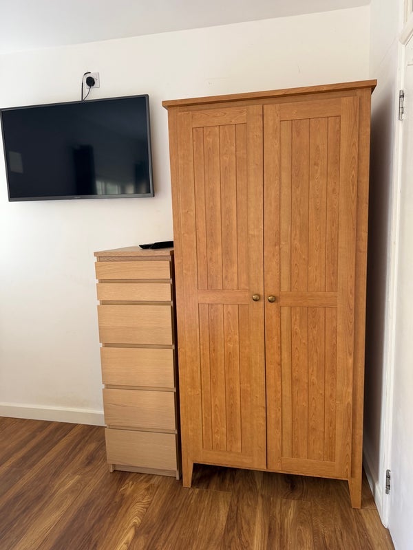 Room Manchester Road in Greater London