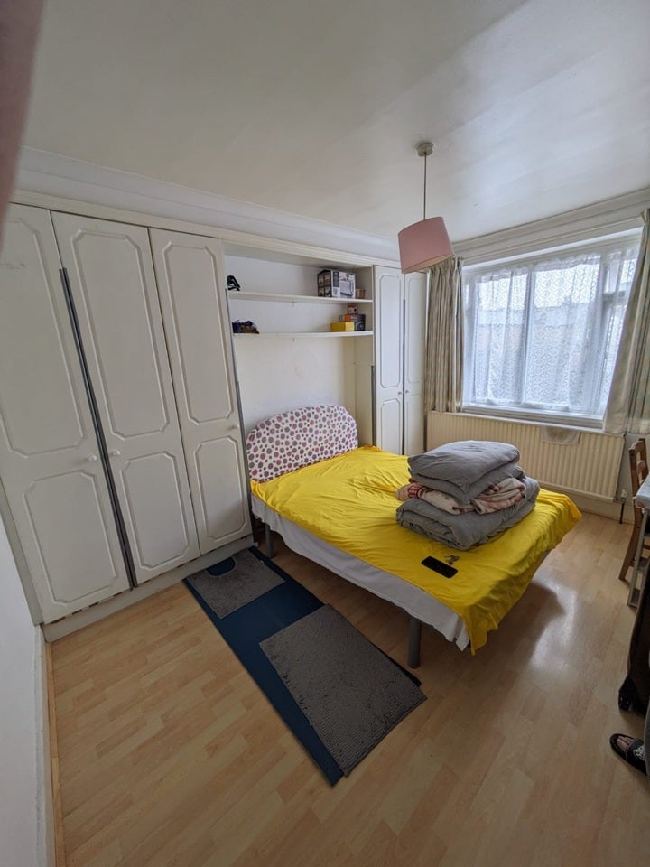 Room Elm Road in Greater London