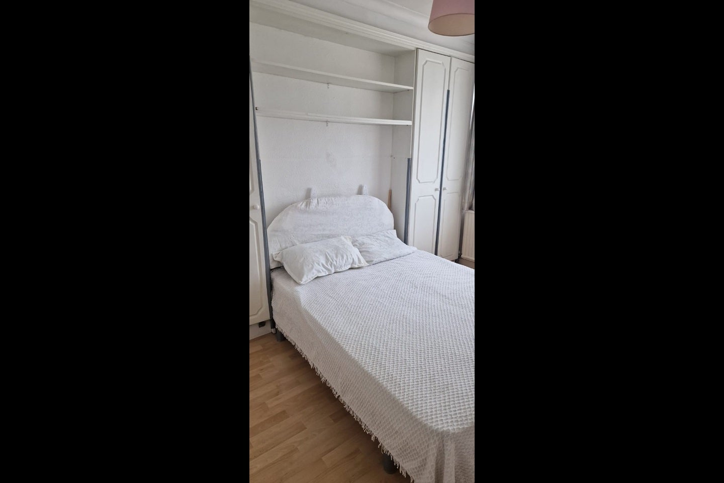 Room Elm Road in Greater London