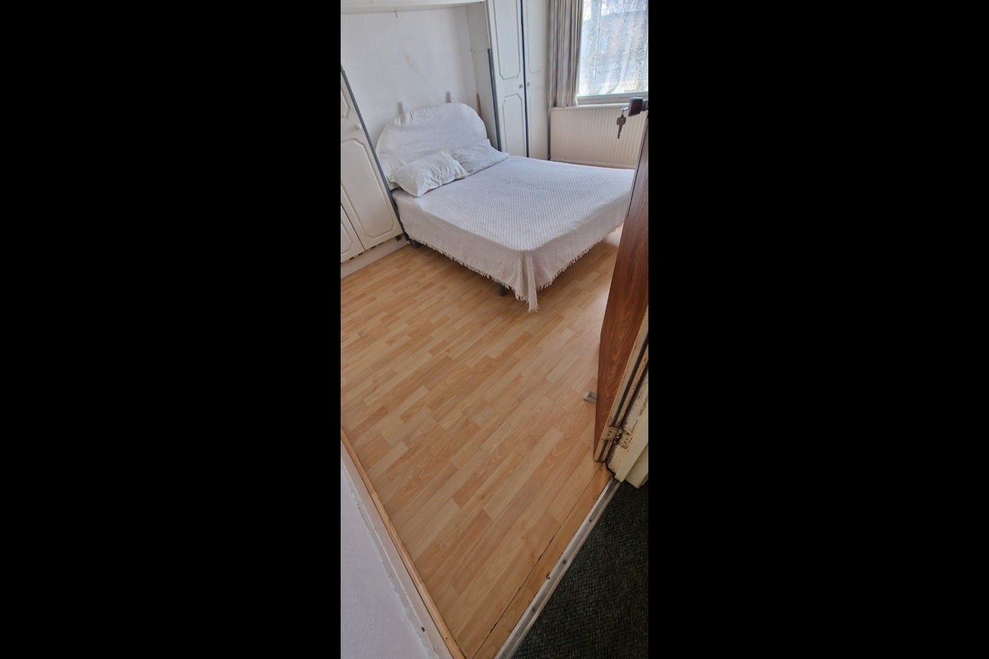 Room Elm Road in Greater London