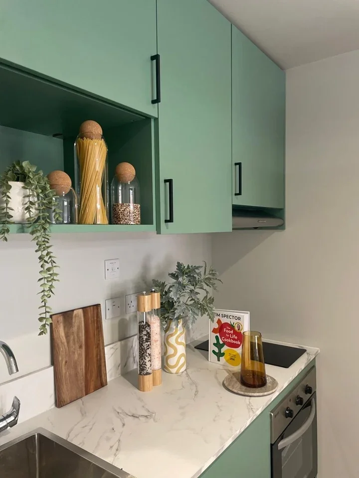Flat Victoria Road in Greater London