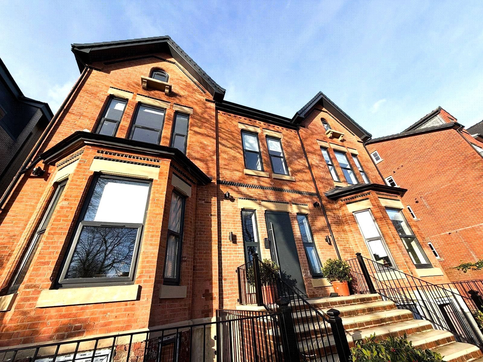 Flat Wilmslow Road in Manchester