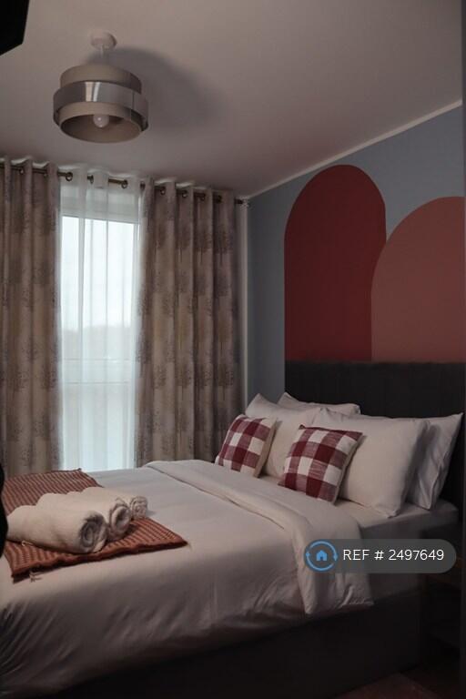 Flat Caxton Road in Greater London