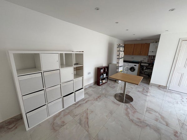 Flat Eastmead Avenue in London