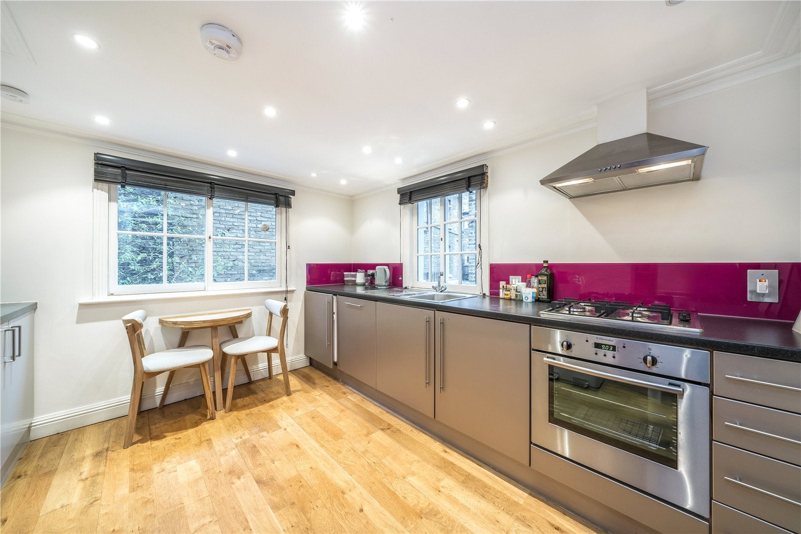Flat Redburn Street in Greater London