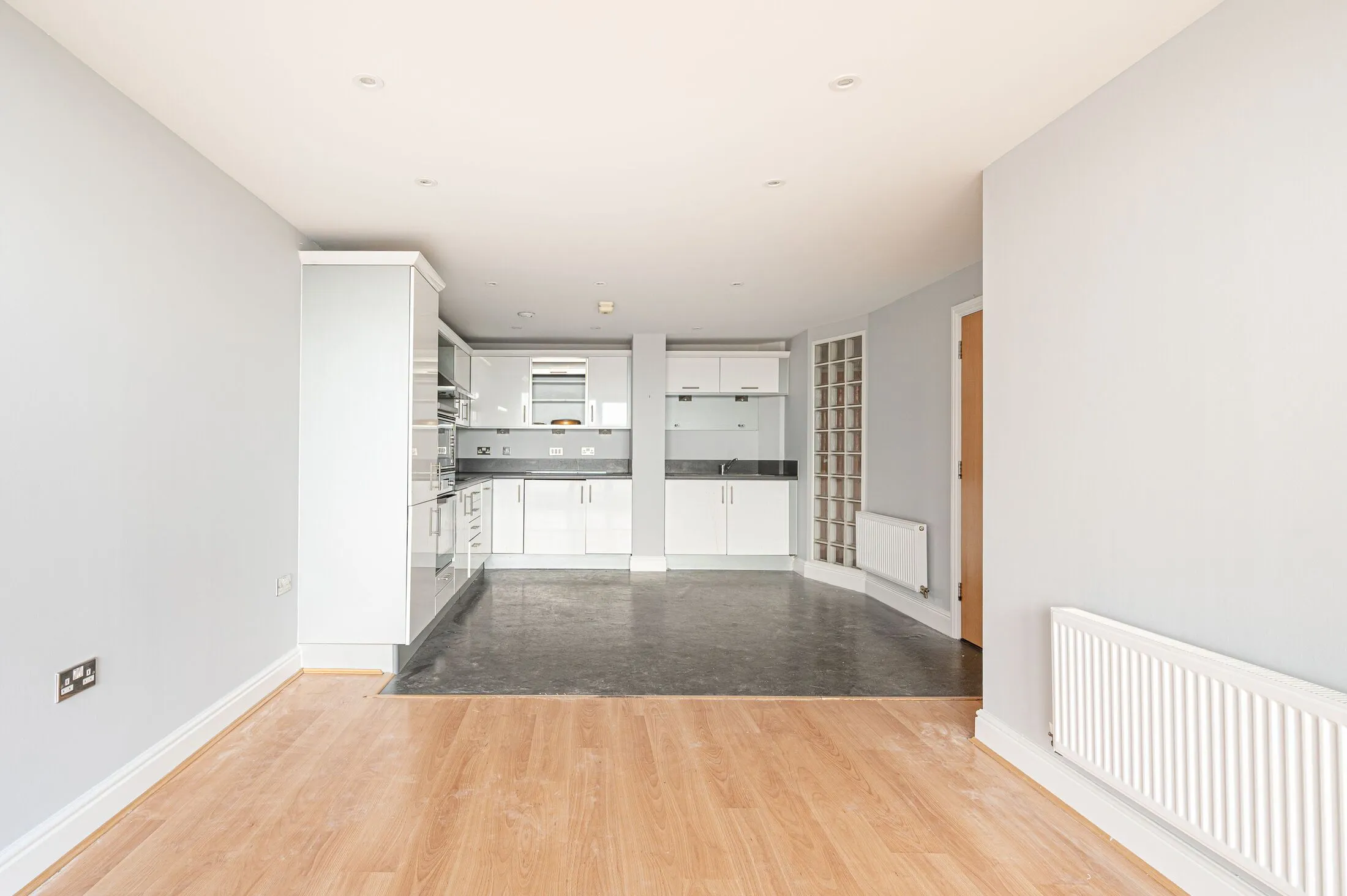 Flat Kingsway in Greater London