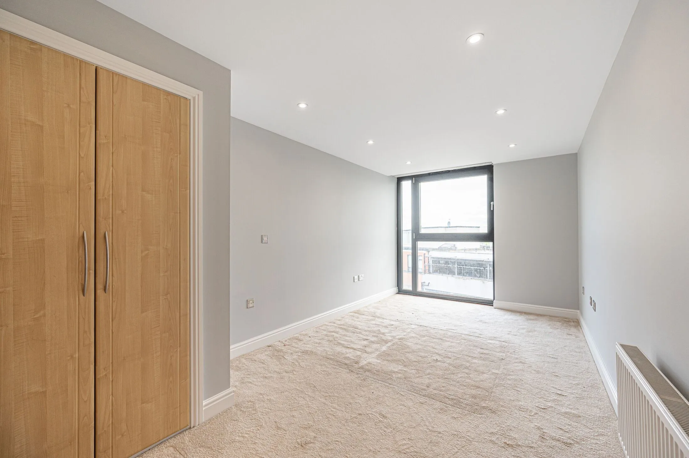Flat Kingsway in Greater London