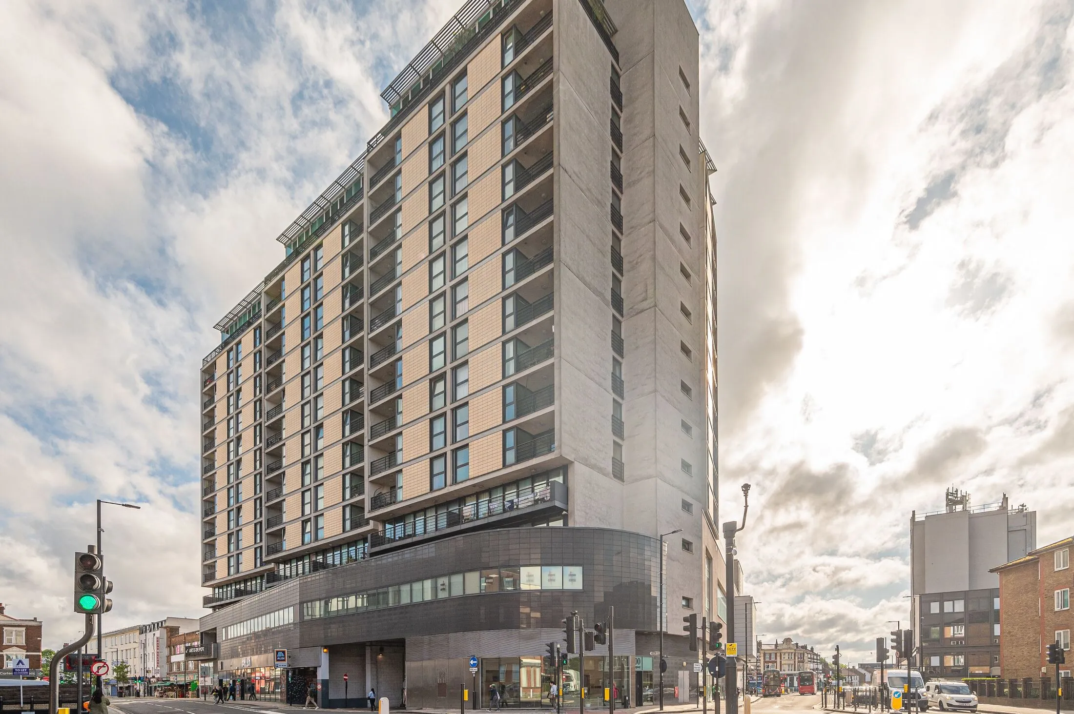 Flat Kingsway in Greater London