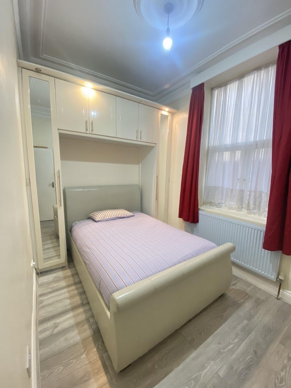 Room The Vale in Greater London