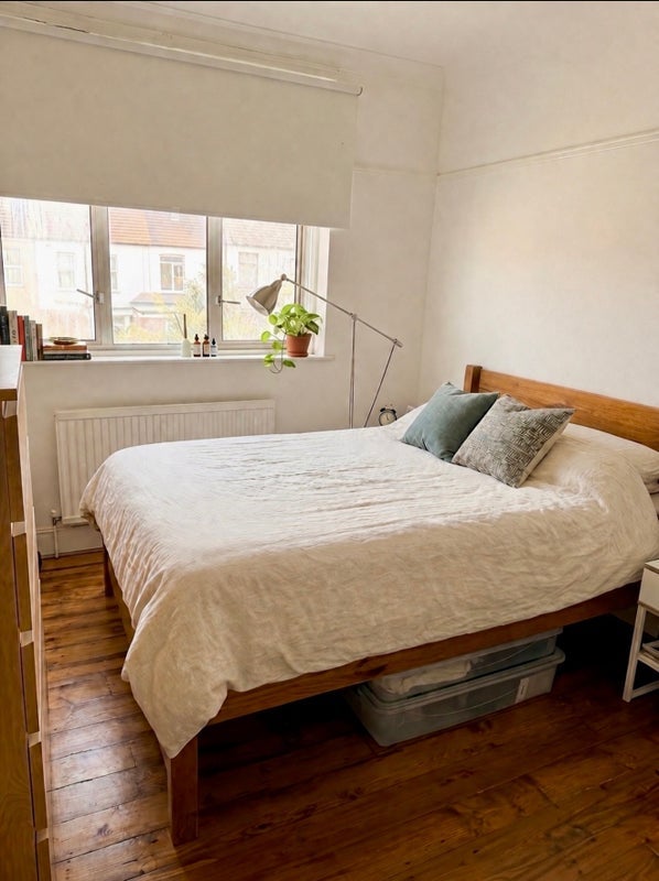 Room Stirling Road in Greater London