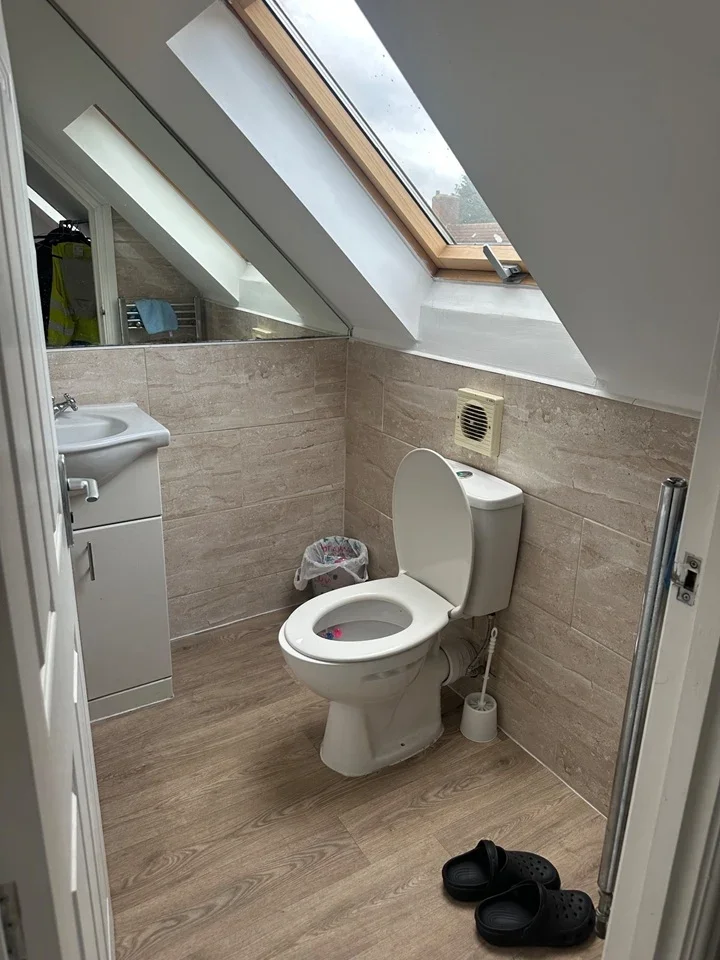 Room Cannington Road in Greater London