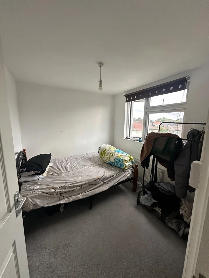 Room Cannington Road in Greater London