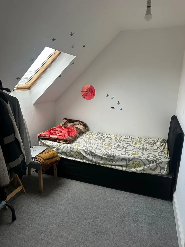 Room Cannington Road in Greater London
