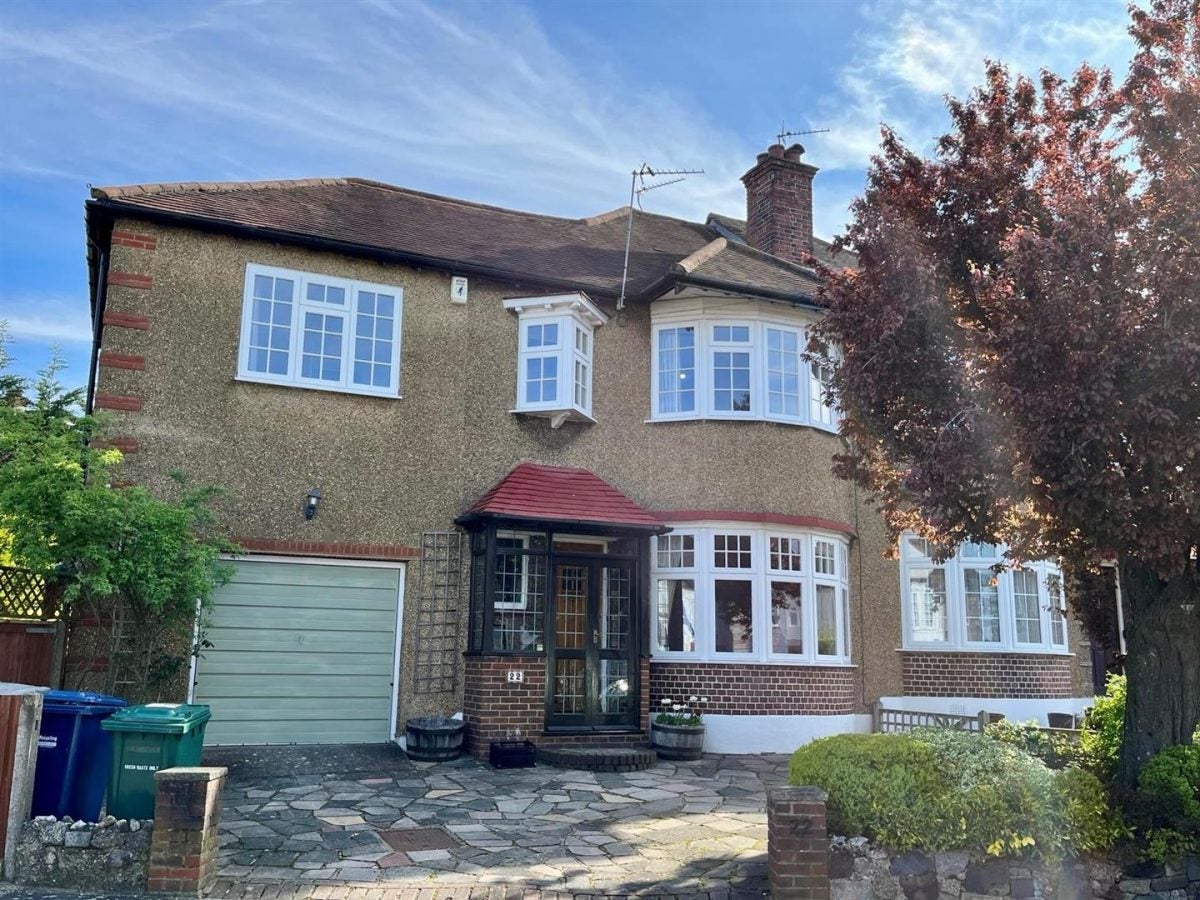 House Walfield Avenue in Greater London