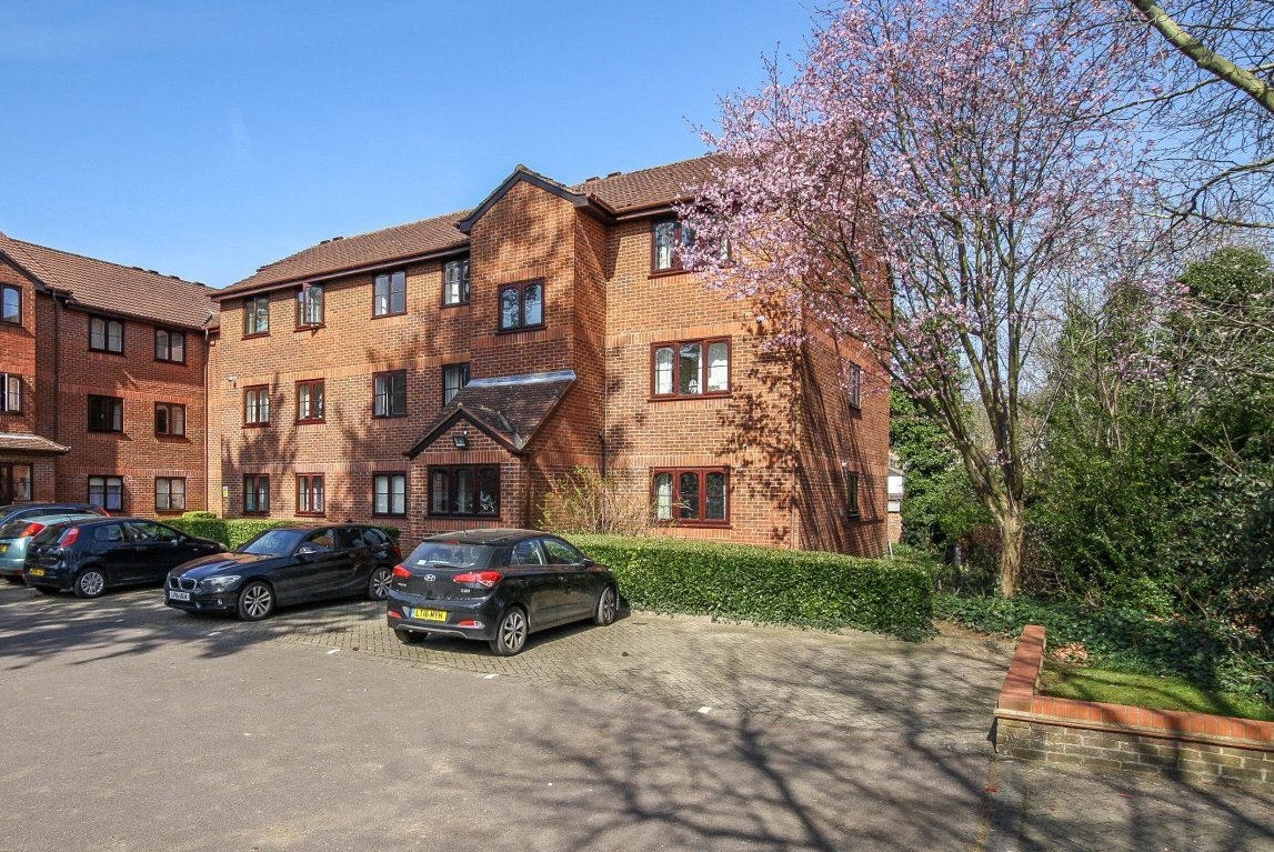 Flat Old Mill Gardens in Dacorum