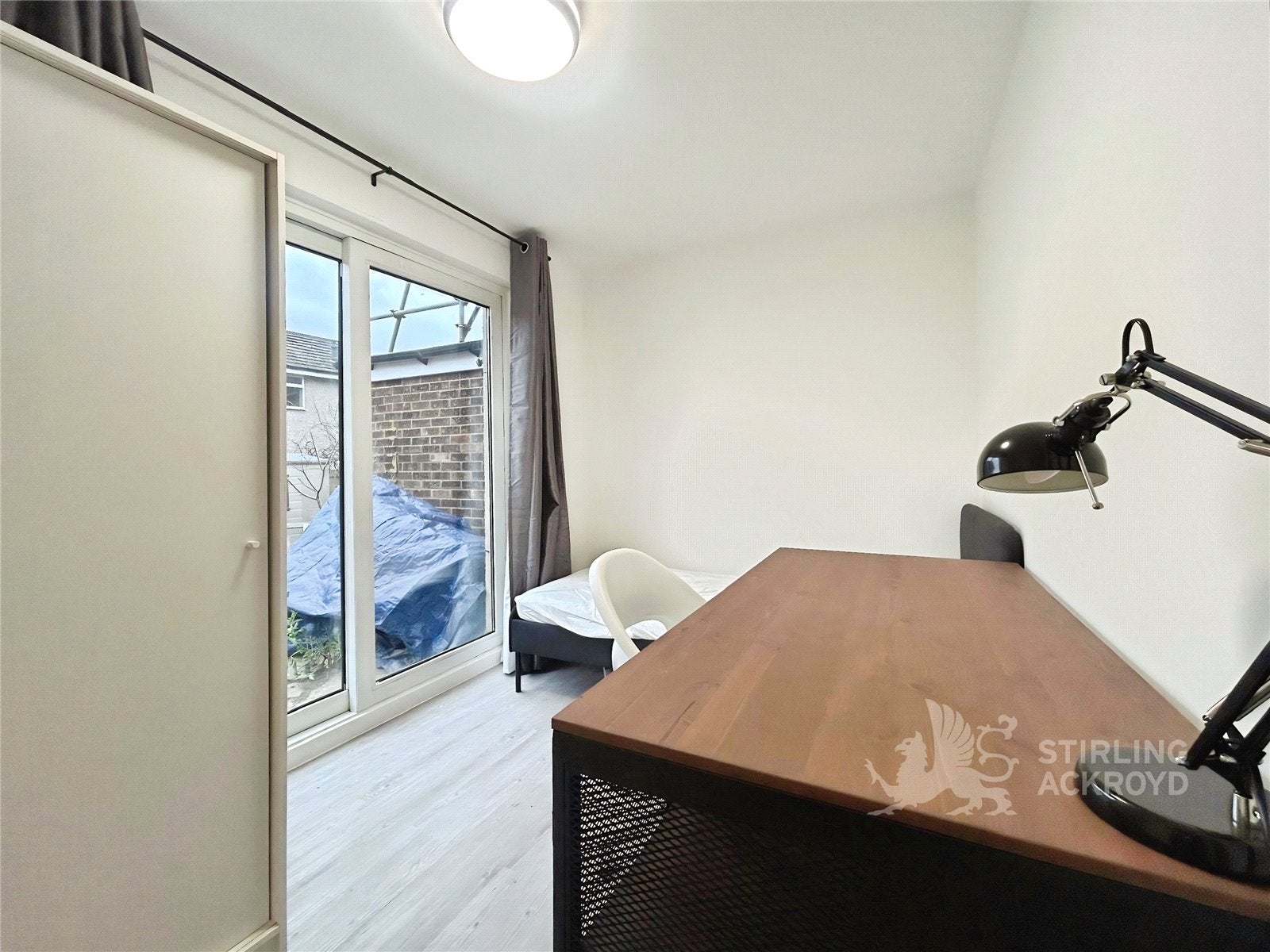 Room Cobbett Road in Guildford