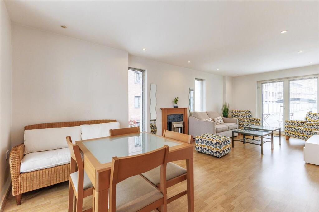 Flat Parade in Royal Leamington Spa