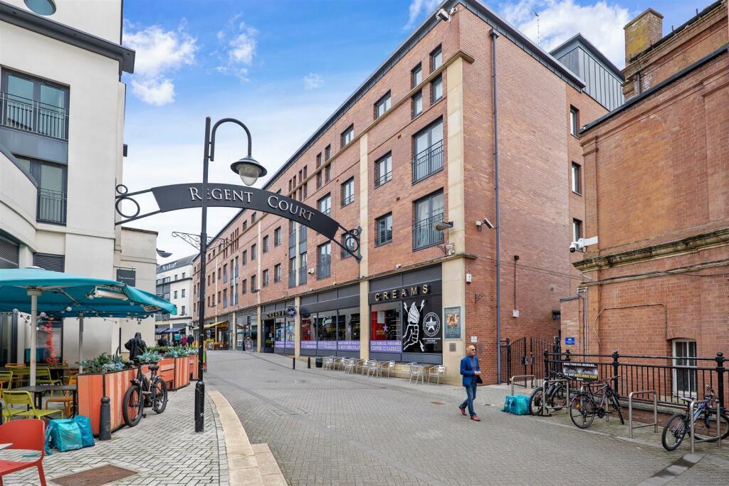 Flat Parade in Royal Leamington Spa
