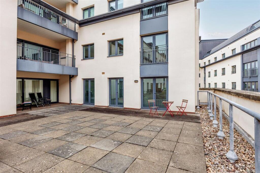 Flat Parade in Royal Leamington Spa