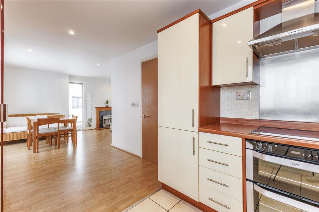 Flat Parade in Royal Leamington Spa