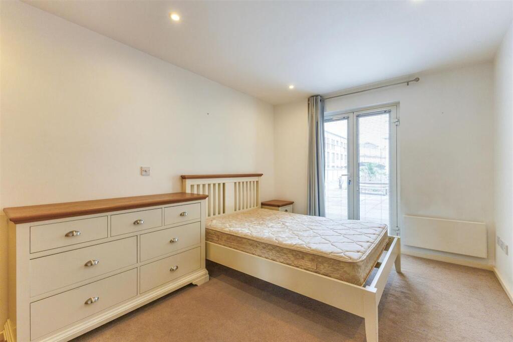Flat Parade in Royal Leamington Spa