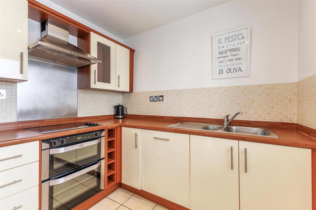 Flat Parade in Royal Leamington Spa