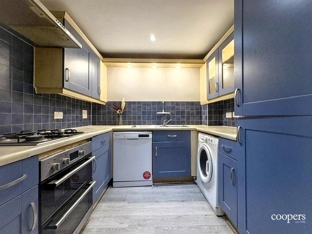 Flat Waverley Gardens in Greater London