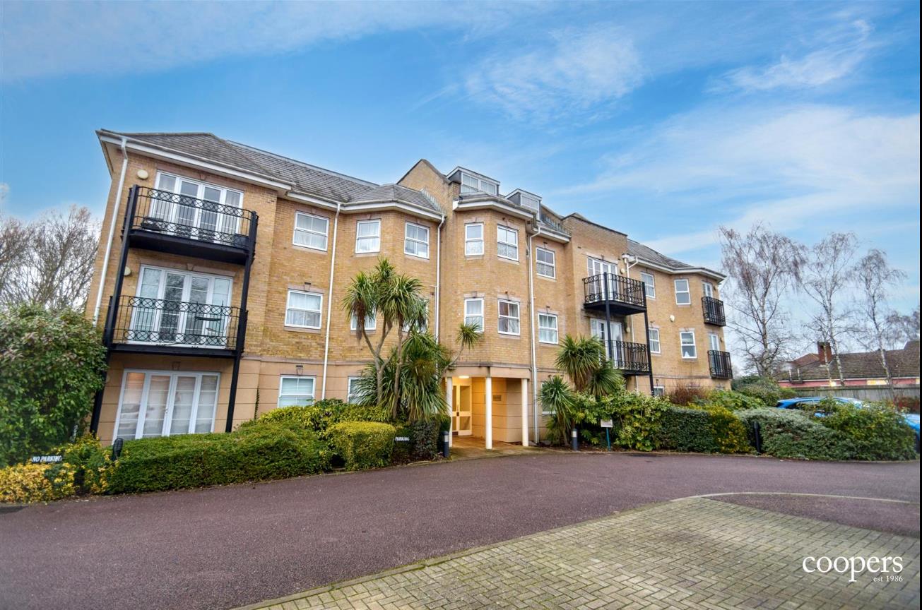Flat Waverley Gardens in Greater London