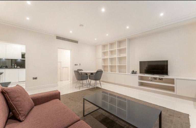 Flat Chesham Place in City of Westminster