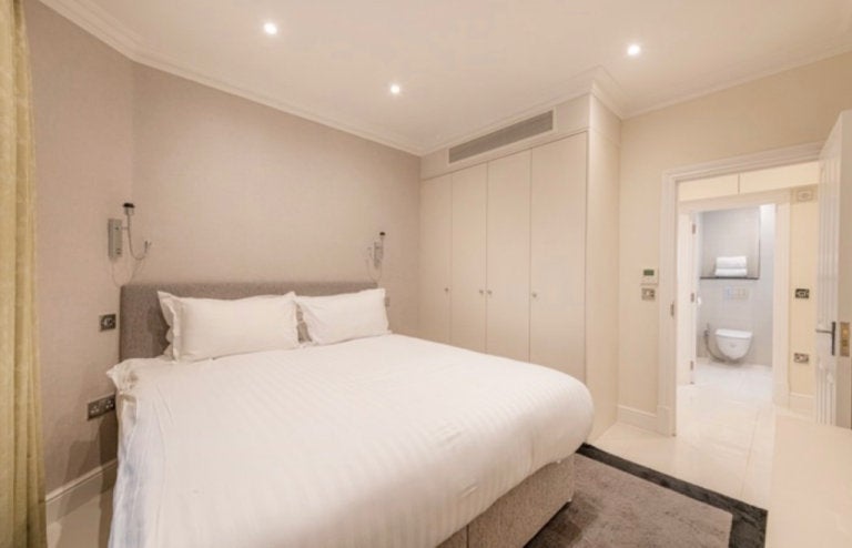 Flat Chesham Place in City of Westminster