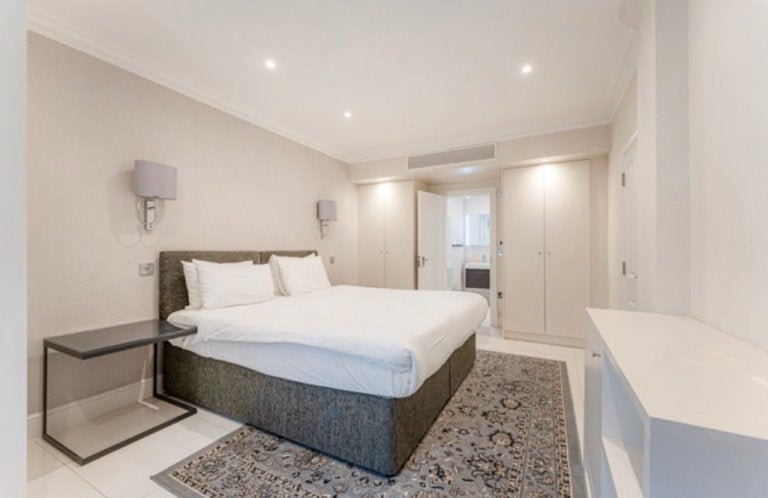 Flat Chesham Place in City of Westminster