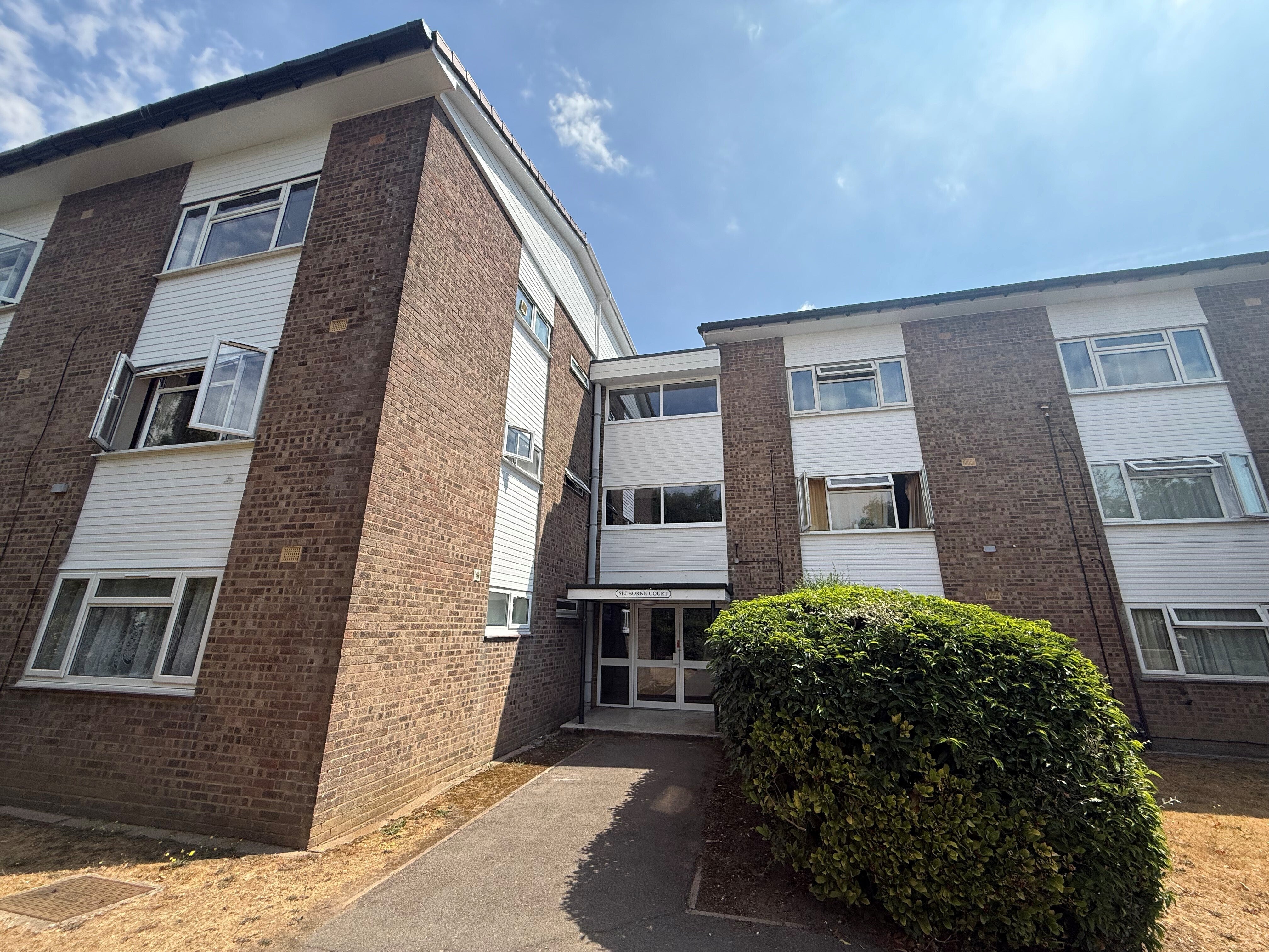 Flat Selborne Gardens in Gosport