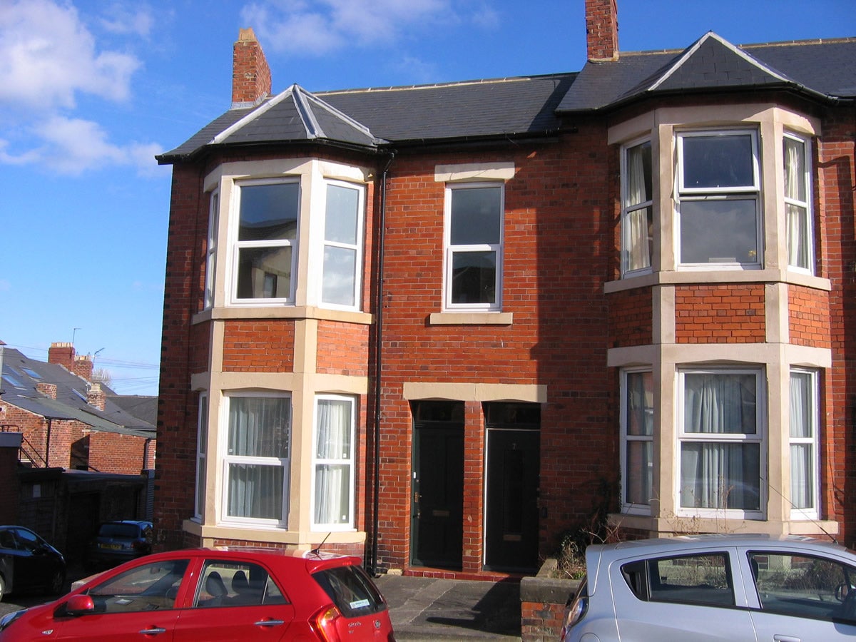 Flat Sandringham Road in Newcastle upon Tyne
