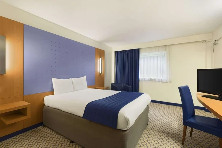 Room Luther Close in Greater London