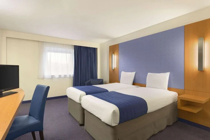 Room Luther Close in Greater London
