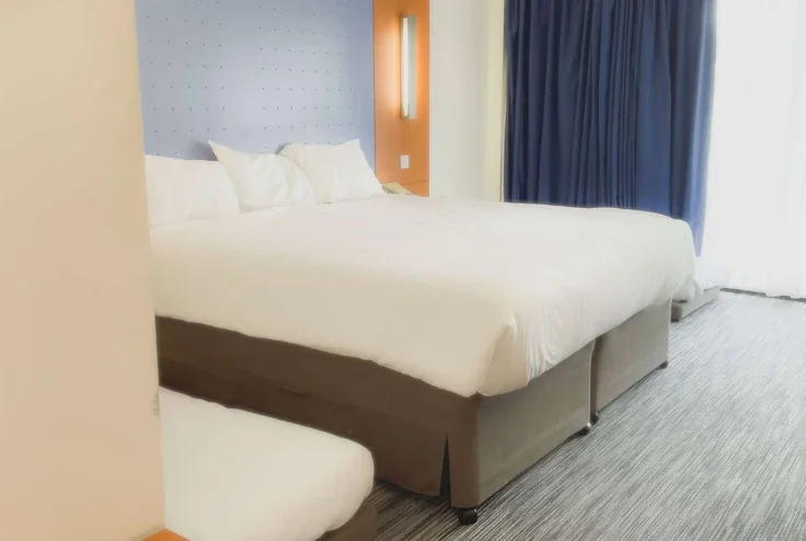 Room Luther Close in Greater London