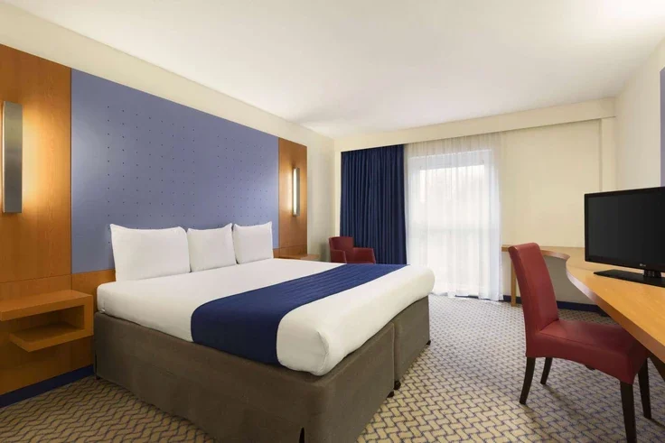 Room Luther Close in Greater London