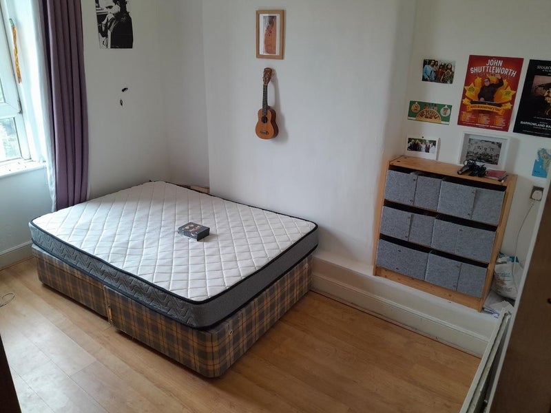 Room Victoria Road in Glasgow