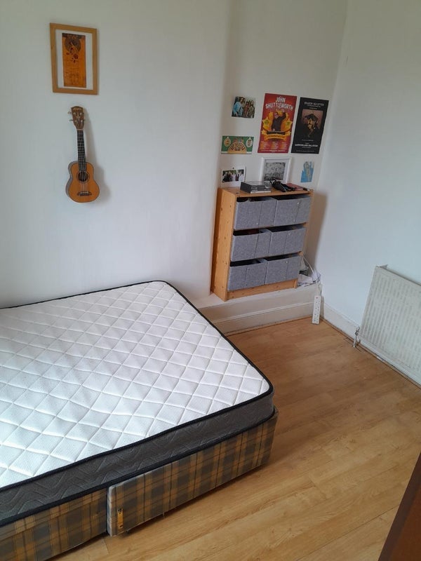 Room Victoria Road in Glasgow