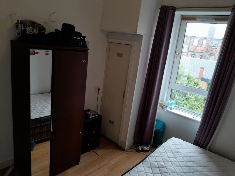 Room Victoria Road in Glasgow