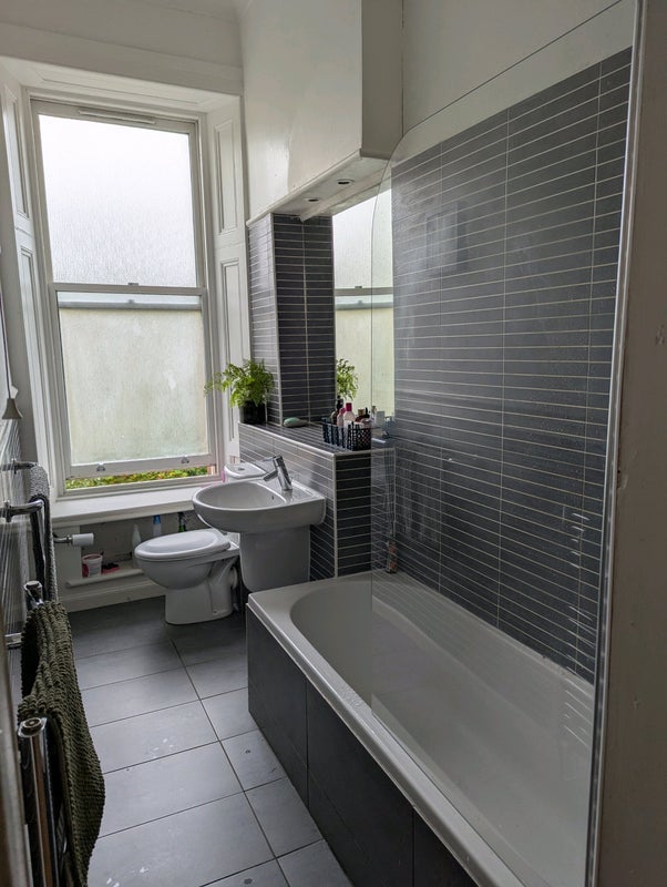 Room Niddrie Square in Glasgow
