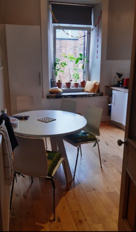 Room Niddrie Square in Glasgow