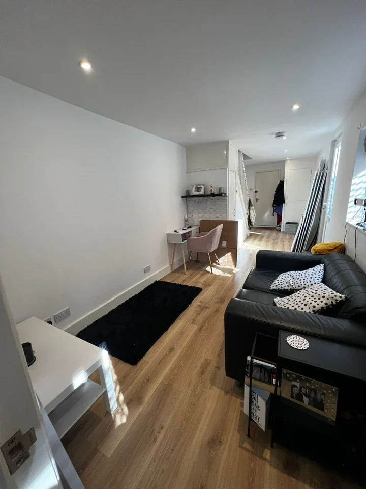 Flat High Road Leytonstone in Greater London