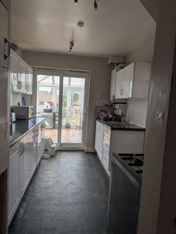 Room Arnhem Drive in Greater London