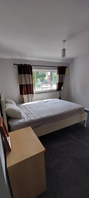 Room Arnhem Drive in Greater London