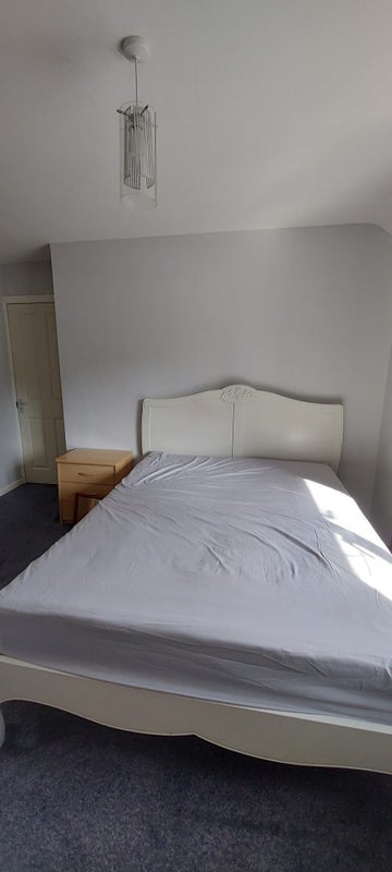 Room Arnhem Drive in Greater London